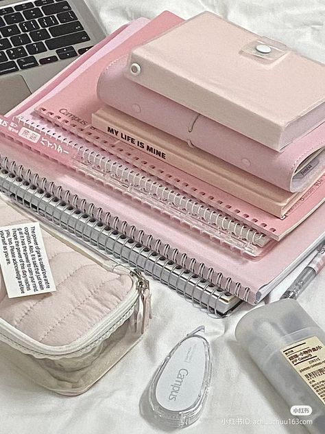 Pink Working Aesthetic, Aesthetic Pink Stationary, Pink Stationery Aesthetic, Pink Aesthetic Stationary, Aesthetic Pink School Supplies, Pink Stationary School Supplies, Pink Girly Aesthetic Room, Cute Pink School Supplies, Pink Studying Aesthetic