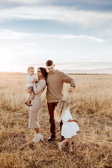 Neutral Family Photos, Boho Family Photos, Fall Photoshoot Family, Fall Family Photoshoot, Utah Fall, Adventurous Family, Fall Family Outfits, Fall Photo Shoot Outfits, Fall Family Picture Outfits