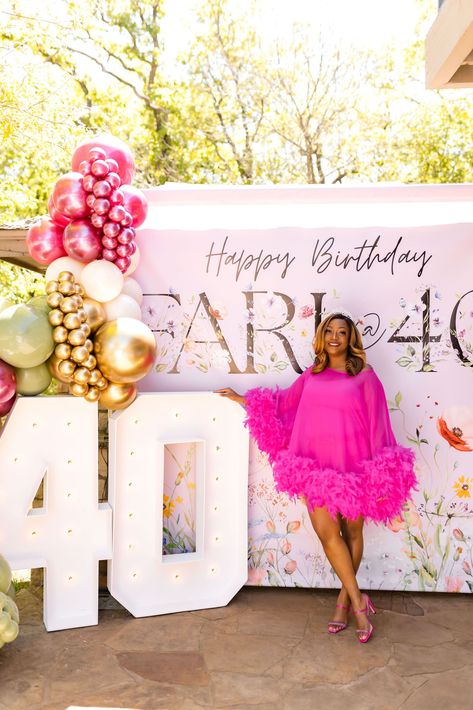 Sometimes the best parties are the smallest ones. Intimate birthday parties allow you to celebrate with the people who matter most — close friends and family. We’ve searched high and low to bring you 24 of our favorite small birthday party ideas. Tolu, 40th Dress Ideas, Outdoor Birthday Party Ideas For Women, Elegant Themed Birthday Party, Birthday Party Focal Point, Black Woman Birthday Party Themes, 43 Birthday Party For Women Ideas, Birthday Party Decor For Adults, Elegant Backyard Birthday Party