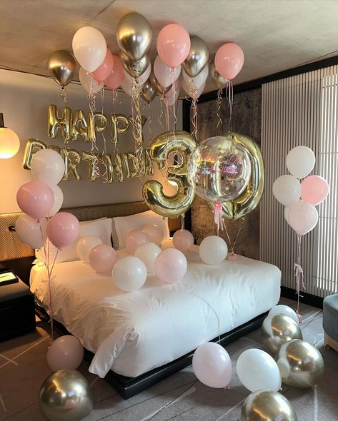 Birthday ideas? Beautiful hotel balloons for her✨ Made ready from office and positioned straight to your room. All done before your arrival 🎈🎉 Arrange a surprise setup for your loved with us in less than 5 minutes. Simple steps to book 👇 ➡️ DM us ➡️ Note where you’ll be staying ➡️ Attach an image of the what you’re after ➡️ Leave the rest with us We work across London and outside surrounding areas📍 Next day delivery available 🎉 Hotels are all tagged on posts 🪄 • • #hoteldecor #... Birthdays Surprise Ideas, Room Decor Ideas With Balloons, Balloons In Hotel Room, Hotel Room Bday Decorations, Bedroom Birthday Decorations For Her, Birthday Ideas Hotel Room, Balloon Filled Room, Hotel Decorations For Birthday, Airbnb Birthday Decorations