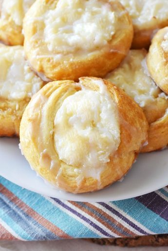 Easy Cream Cheese Danish Recipe, Easy Cream Cheese Danish, Pastry Danish, Cream Cheese Danish Recipe, Cheese Danish Recipe, Danish Recipe, Cream Cheese Crescent Rolls, Cheese Crescent Rolls, Crescent Recipes