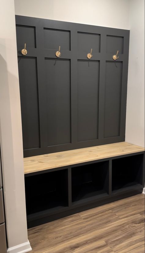 This pin is a picture of a moody mudroom Mudroom Laundry Room Ideas, Laundry Room Decor Ideas, Small Mudroom Ideas, Mudroom Remodel, Mudroom Makeover, Laundry Room/mud Room, Mudroom Entryway, Mudroom Decor, Mudroom Laundry Room