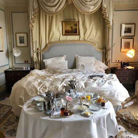 Limousin, Ritz Hotel, Dream Bedroom, Bedroom Inspo, My New Room, House Inspo, Dream Home Design, Dream Room, 인테리어 디자인