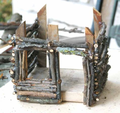 Window Box Fairy Garden Ideas, Pallet Fairy Garden, Fairy House Diy Easy, Nature Fairy House Diy, Making A Fairy House, Homemade Fairy Houses Diy, Easy Diy Fairy House, Diy Fairy Garden Ideas Homemade How To Make Tree Houses, Stone Fairy House Diy