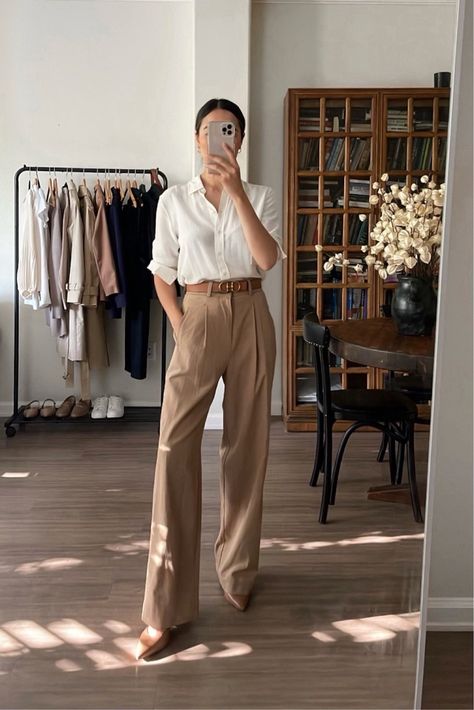 5 Classic Work Outfits for the Summer on Repeat - LIFE WITH JAZZ Minimal Chic Summer, Thrifting Vintage, Women's Wardrobe Essentials, Tattoo Nails, Classic Work Outfits, Hairstyles Anime, Dress Pants Outfits, Drape Pants, 여름 스타일