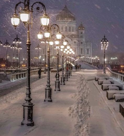 #winter #travel #christmas #russia #city #light #snow #moscow  https://weheartit.com/entry/324136297 Winters Tafereel, Snowy Night, Fotografi Kota, Winter Szenen, Street Lights, Winter Love, Winter Scenery, Winter Beauty, Snow Scenes