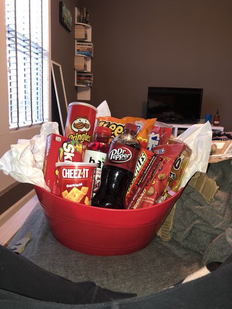 red basket gift idea Red Candy Basket Ideas, Red Basket For Color Party, Red Color Baskets Gift Ideas, Red Valentines Basket For Him, Red Birthday Gift Baskets, Color Themed Gift Baskets Red For Men, Gift Basket Ideas Candy, Candy Baskets Ideas, Red Birthday Box Ideas For Best Friend