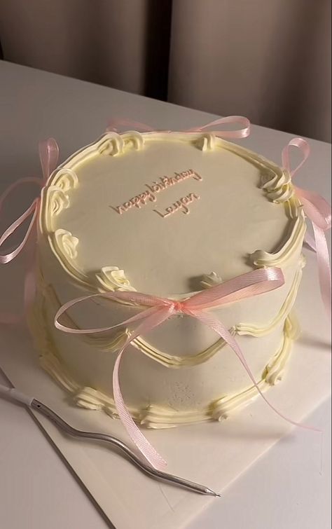 Pink Theme Party, Bolo Vintage, حفل توديع العزوبية, Vintage Birthday Cakes, Bow Cakes, Cute Birthday Ideas, Birthday Post, Idee Pasto, Mini Cakes Birthday