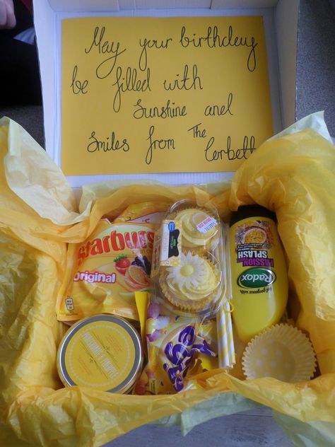 Beauty by a Geek: Sunshine In a Box Gift Idea Sunshine In A Box, Angel Ideas, Anniversaire Diy, Gifts For Best Friend, Box Of Sunshine, Bff Birthday Gift, Bff Birthday, Themed Gift Baskets, Diy Cadeau