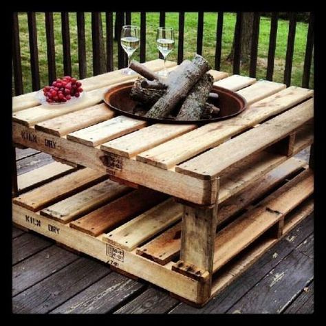 Wooden Pallet Projects, Pallet Fire Pit, Pallet Wood Ideas, Pallet Projects Wall, Table Palette, Hout Diy, Diy Projects To Sell, Backyard Diy Projects, Wood Pallet Projects