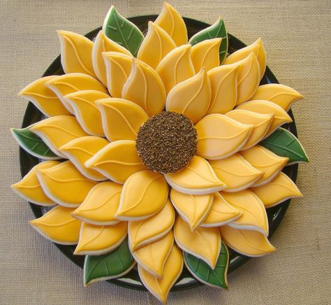 sunflower platter | Cookie Connection Sunflower Cookie Platter, Cookie Platter Ideas Trays, Royal Icing Cookie Platter, Sunflower Appetizers, Christmas Cookie Platters Display, Cookie Platters Display Ideas, Poinsettia Cookies Decorated, Sunflower Cookie Cake, Sunflower Decorated Cookies