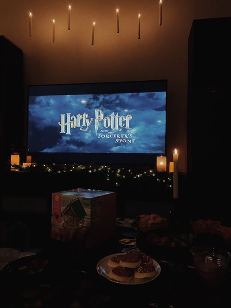 Movie Night Harry Potter, Movie Night Fall Aesthetic, Harry Potter Movies Aesthetic, Cozy Tv Aesthetic, Harry Potter Night Aesthetic, Winter Movie Night Aesthetic, Harry Potter Movie Marathon Aesthetic, Winter Movies Aesthetic, Harry Potter Marathon Aesthetic