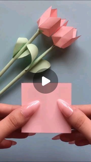 Ideas Con Papel, Ecofriendly Crafts, Paper Flower Designs, Paper Flowers Diy Easy, Eco Crafts, Easy Paper Flowers, Paper Craft Ideas, Paper Flower Crafts, How To Make Paper Flowers