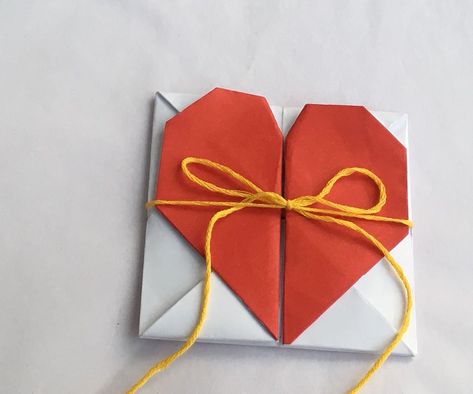 Origami Envelope Heart, Diy Origami Box, Hart Origami, Origami Kutu, Origami Ribbon, Origami Love Heart, Origami Cards, Origami Star Box, Dollar Origami