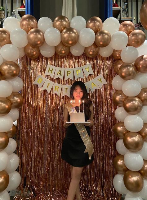 18th Birthday Party Decorations At Home, 17 Birthday Decorations At Home, 15 Birthday Decoration Ideas At Home, Birthday Themes Colors, Photo Backdrop Birthday Party, Bday Party Photo Booth Backdrop Ideas, Birthday House Party Ideas Decoration, Simple Birthday Set Up, Ballon Arch Birthday Party