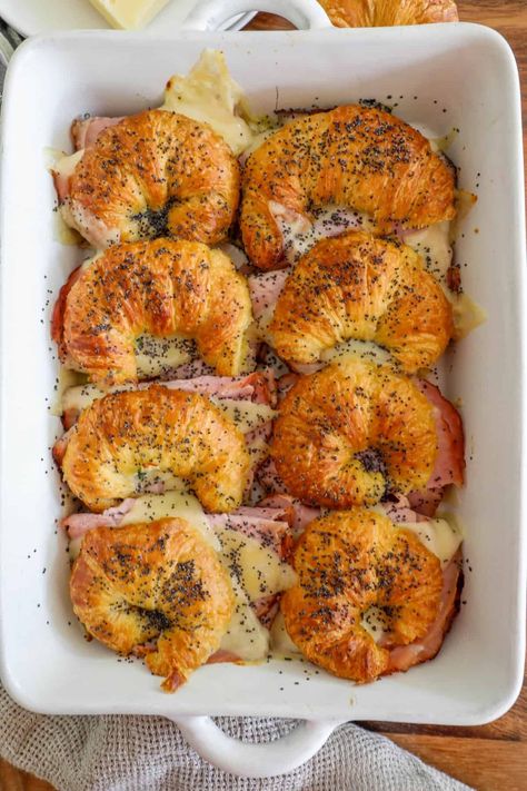 Baked Ham and Cheese Croissants - breakfast #breakfast Han And Cheese Croissant Bake, Ham And Cheese Baked Sandwiches, Ham Swiss Croissant, Ham And Gruyere Croissant, Croissant Ham Breakfast Casserole, Sandwich Recipes Croissant, Ham And Cheese Crescents, Savory Breakfast Snacks, Easy Food Recipes Lunch