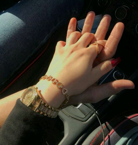 Couple Hand Pic, Pic Couple, Desi Couple, Couple Hand, Couple Holding Hands, Hand Pic