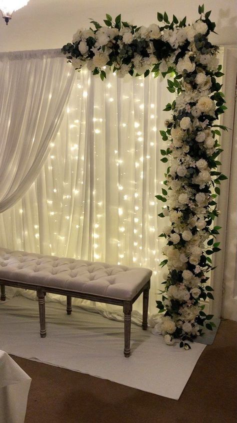 Walima Decoration At Home, White Theme Engagement Decor, Simple Decorations For Wedding, Nikkah Home Decor Ideas, Small Flower Decor, House Nikkah Decor, Fairy Lights And Flowers Wedding, Off White Wedding Decor, Flower Wall Set Up