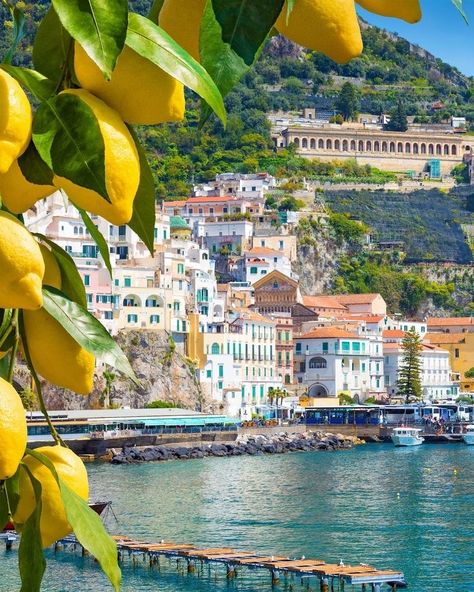 Almafi Coast Italy, Limoncello Cocktail, Italy Coast, Italian Summer Aesthetic, Italy Vibes, Italian Beaches, Italian Aesthetic, Italian Lifestyle, Positano Italy