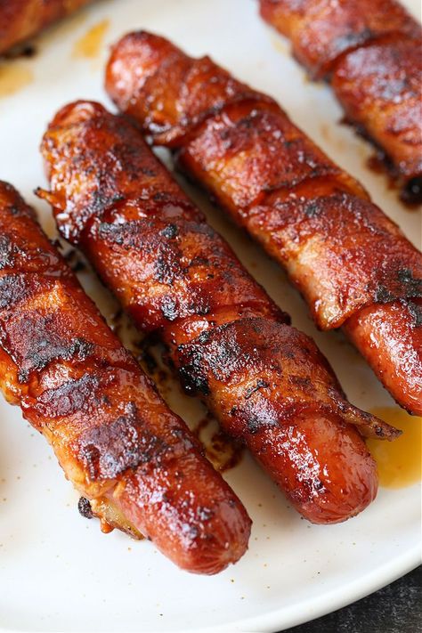 These Bacon Wrapped Hot Dogs are the ultimate hot dog recipe! Super crispy bacon with a snap from the hot dog, coated with a sweet and spicy glaze! Essen, Hotdogs With Bacon, Hot Dogs Camping, Hot Dog Wrapped In Bacon, Bacon Hotdogs Recipes, Chorizo Hot Dog, Grilled Cheese Hot Dogs, Hot Dogs On The Grill, Hot Dog Potluck