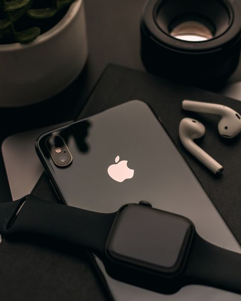 Apple watch noir sidéral sur iphone x noir photo – Photo Gris Gratuite sur Unsplash All Apple Products, Telefon Pintar, Apple Iphone Accessories, Airpods Apple, Apple Logo Wallpaper Iphone, Produk Apple, Accessoires Iphone, Mecca Wallpaper, Desain Signage