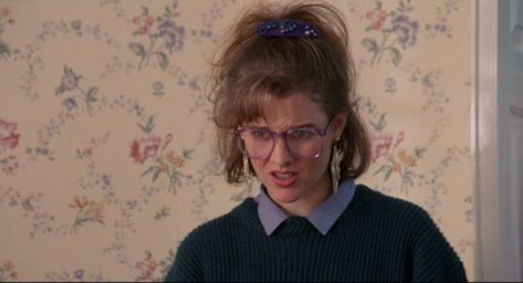 Adventures in Babysitting, 1987. 80s Female Detective, 80s Glasses Women, 70s Fashion Glasses, Nerdy 80s Fashion, 90s Glasses Frames, Nerd Glasses Aesthetic, 80s Nerd Outfit, 90s Nerd Aesthetic, 80s Nerd Aesthetic