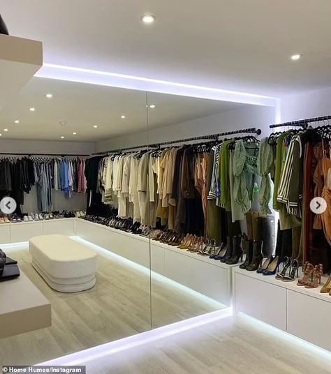 Dream Closets Aesthetic, Cool Walk In Closets, Cool Closets Walk In, Closet With Clothes Aesthetic, Clothing Closet Aesthetic, Dream Life Style, Closet Designs Aesthetic, Two Floor Closet, New Closet Aesthetic