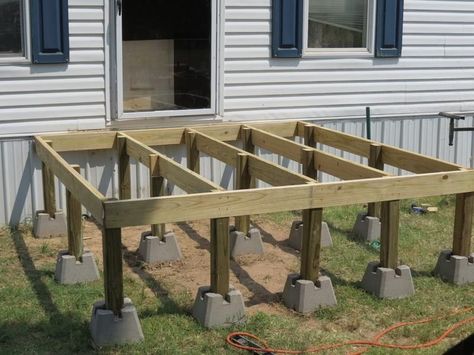 Save yourself a lot of money by designing and building your own deck. http://www.thisoldhouse.com/toh/how-to/intro/0,,262821,00.html Oberirdische Pools, Deck Steps, Floating Deck, Railing Ideas, Small Deck Decorating Ideas, Wooden Deck, Mobile Home Porch, Patio Deck Designs, Deck Railing