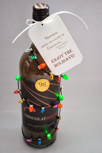 Decorated Wine Bottles For Christmas, Wine Gift Packaging Ideas, Wine Bottle And Glass Gift Set, Chocolate Covered Wine Bottles, Wine Bottle Gift Ideas Christmas, Wine Gift Baskets Diy, Wine Gift Set Ideas, Decorate Wine Bottles For Gifts, Christmas Liquor Gift Ideas