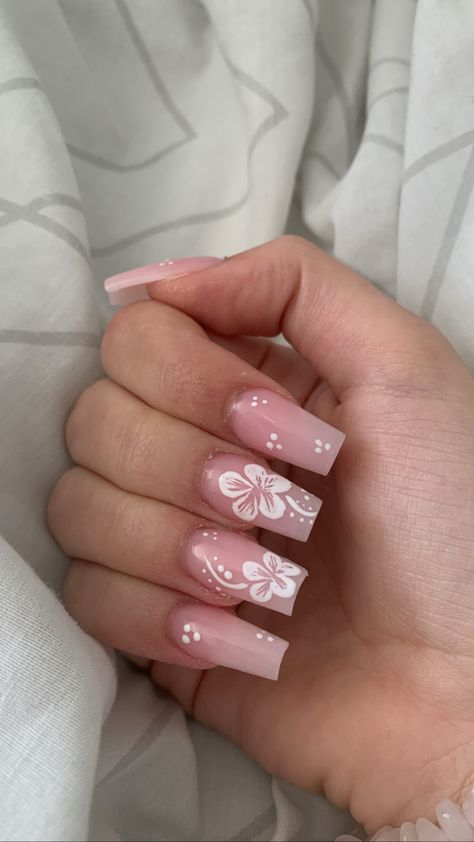 Classy Nail Inspo Aesthetic, Polygel Nails Design French Tip, Almond Nails Designs Baddie, French Tip Nail With Design, French Tip Nails Medium Length, Almond Nails Heart, Nails Acrylic Medium, Nude Baddie Nails, Dominican Nails