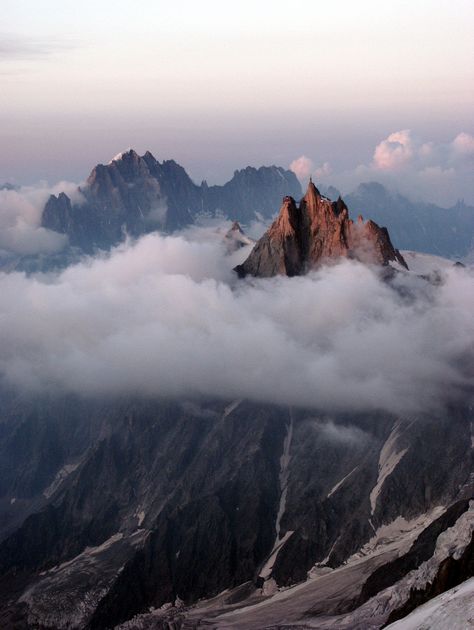 Clouds on the Aiguille du midi, French Alps. Chamonix Mont Blanc, Majestic Mountains, Have Inspiration, French Alps, Mountain Top, Beetlejuice, Daily Art, Amazing Nature, Belle Photo