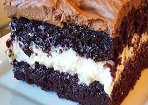 Twinkie Cake Recipe, Twinkie Cake Recipes, Chicken Bacon Ranch Potato Bake, Twinkie Desserts, Chocolate Twinkie, Apple Slice Recipe, Twinkie Cake, American Foods, Apple Fritter