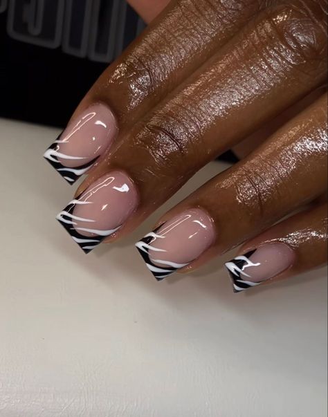 Square Nail Tip Designs, Simple May Nails Short, Nails Short Ideas Simple, Short Simple Nails Design, Gel Nail Inspo Short French Tip, Easy French Tip Designs, Short Acrylics Nails, Short Unique Nail Designs, Biab Nail Designs Short