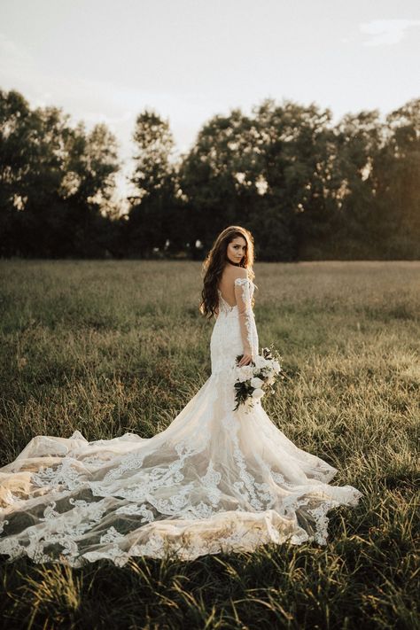 Bridal Pictures, Bridal Portrait Ideas, Bridal Portrait Poses, Wedding Portrait Poses, Bridal Photography Poses, Wedding Picture Poses, Bridal Poses, Wedding Photography Styles, Bridal Photoshoot