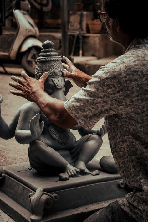 Ganesh, statue, artist, claying, handmade, handcrafted, antique, Indian festival, Ganesh Making, Ganesh Pictures, Clay Statue, Culture Of India, Clay Ganesha, Making Clay, Ganesh Idol, Ganesh Statue, India Culture