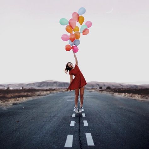 Self Portrait Photography, Birthday Photoshoot Ideas, Holding Balloons, Balloons Photography, Conceptual Photography, Photography Poses Women, Creative Photos, Birthday Photoshoot, Photography Inspo