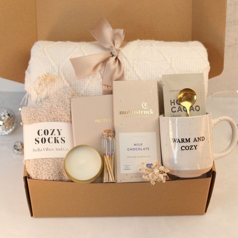 Thoughtful Gifts for Women: Personalized Gift Boxes, Birthday Gifts, Self-Care Boxes, and More Birthday Gift Sets For Women, Beige Gift Box Ideas, Boujee Christmas Gifts, Goodie Bag Aesthetic, Gift Box For Best Friend, Gift Box For Girlfriend, Gift For Her Ideas, Boss Gift Ideas, Box Gift Ideas