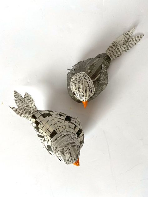 Mod Podged newspaper birds Upcycling, Crafts Made Out Of Newspaper, Mixed Media Birds, Paper Birds Craft, Diy Paper Birds, Halloween Paper Decor, Newspaper Art Diy, House Paper Craft, Paper Birds Diy