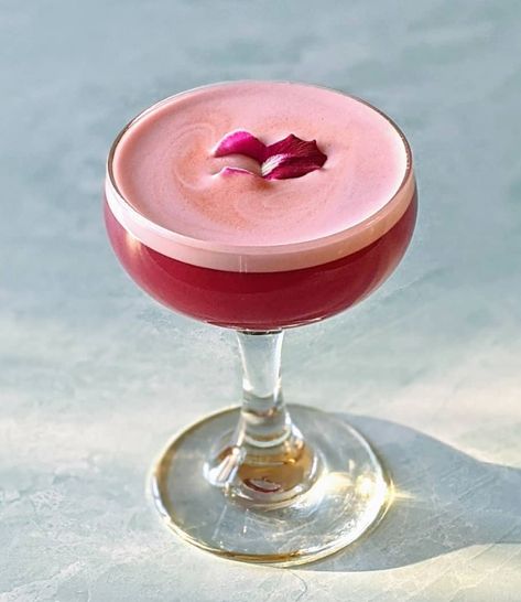 This Lemony Violet and Hibiscus Cocktailrecipe is featured in the Spring and Summer Cocktails along with many more. Hibiscus Cocktail, Hibiscus Syrup, Cocktails At Home, Best Cocktails, Cherry Liqueur, Gin Drinks, Metal Candelabra, Floral Cocktails, Boozy Desserts