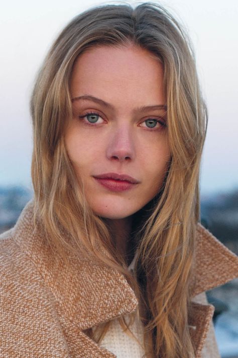 Frida Gustavsson Victoria's Secret Models, Celebrity Twins, Famous Twins, Frida Gustavsson, Dylan Sprouse, Super Model, Camera Icon, Victorias Secret Models, Fantasy Aesthetic