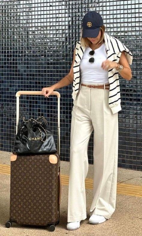 Elegantes Party Outfit, Classy Airport Outfit, Chic Airport Outfit, Cute Airport Outfit, Chic Travel Outfit, Rome Outfits, Comfy Airport Outfit, Plane Outfit, Airport Outfit Summer