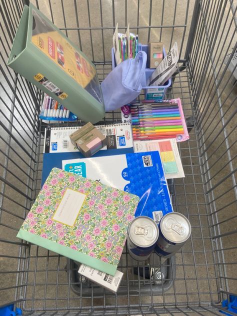 Shopping For School Supplies, Desk School Aesthetic, Back To School Vibes Aesthetic, Uni Stationary Essentials, Back To School 2024-2025, Back To School Shopping Aesthetic, College School Supplies Aesthetics, School Folders Aesthetic, College Supplies Essentials