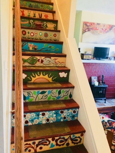 Cabinet Art Painting, Vintage House Aesthetic Interior, Hippy House Aesthetic, Crazy Home Ideas, Maximalist Decor Stairs, Artistic House Decor, Colorful House Ideas, Creative House Decor, Colorful Beach Decor