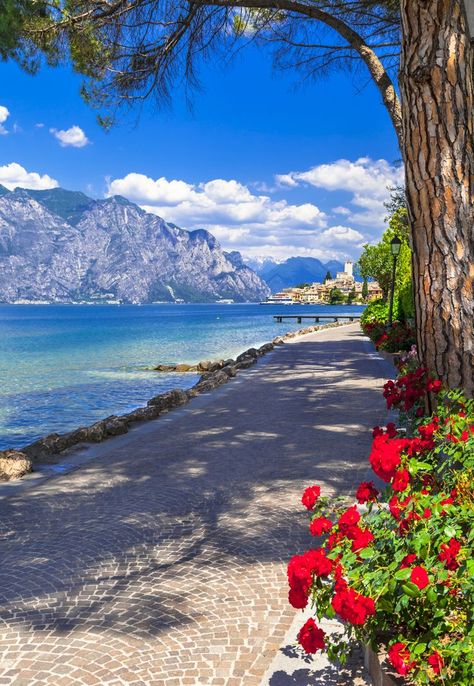 Holiday Places, Lake Garda, World Most Beautiful Place, Beautiful Town, Scenic View, Dream Travel Destinations, Italy Vacation, Alam Yang Indah, Beautiful Places In The World