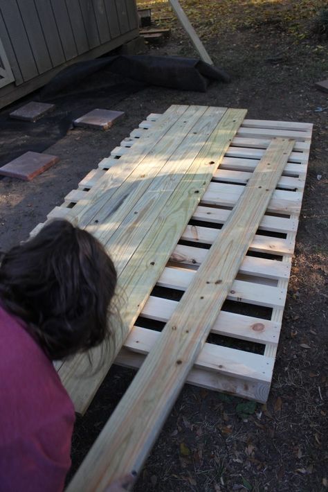 Diy Deck, Pallet Patio Decks, Pallet Deck Diy, Building A Floating Deck, Build A Deck, Pallets For Sale, Pallet Decking, Floating Deck, Pallet Patio