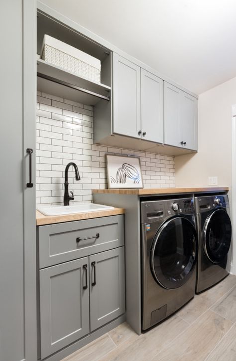 Custom Laundry Room, Laundy Room, Laundry Room Wallpaper, Dream Laundry Room, Laundry Room Closet, Laundry Room Layouts, Mudroom Laundry Room, Laundry Room Renovation, Modern Laundry Rooms