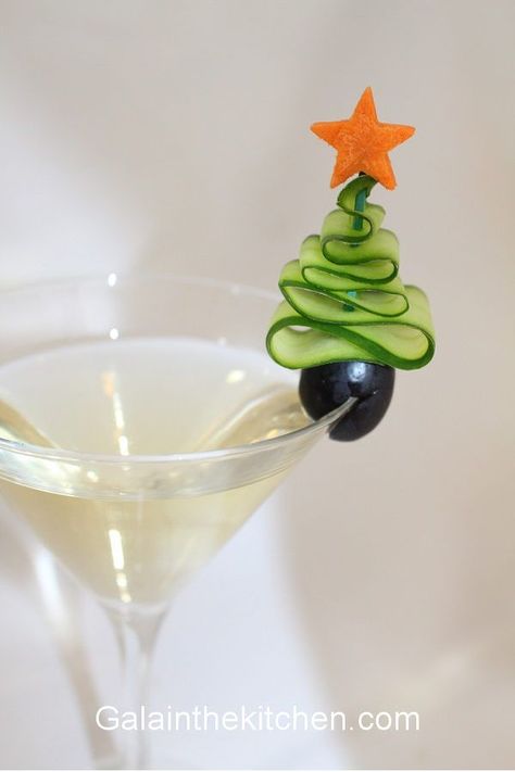 Food Decoration, Cucumber Garnish, Garnish Ideas, Cocktail Decorations, Food Garnish, Drink Garnishing, Food Decorations, Cocktail Garnish, Ideas Food