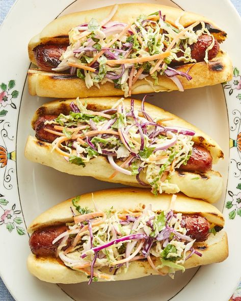 Essen, Bbq Hot Dogs, Homemade Chicken Burgers, Cilantro Slaw, Fathers Day Lunch, Gourmet Hot Dogs, Grilled Chicken Marinade, Hot Dog Toppings, Chicken Burgers Recipe