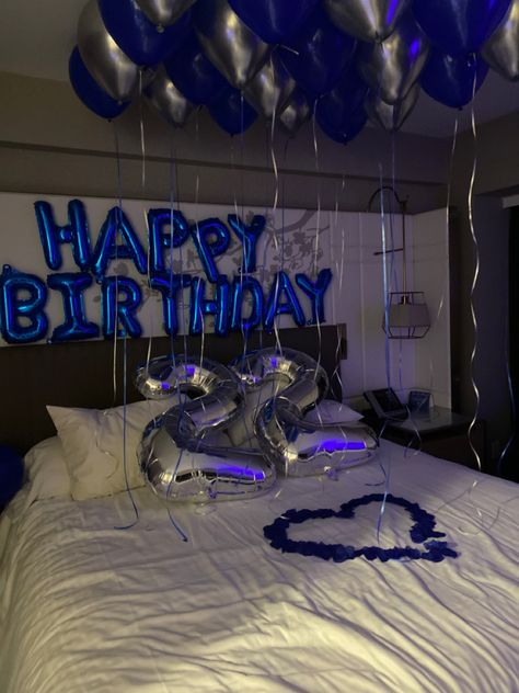 Happy Birthday Hotel Room Decor, Birthday Decor For Him, Birthday Room Surprise, Hotel Room Decoration, Birthday Surprise For Husband, Hotel Birthday Parties, Bday Gift For Boyfriend, Boyfriends Birthday Ideas, Birthday Surprises For Him