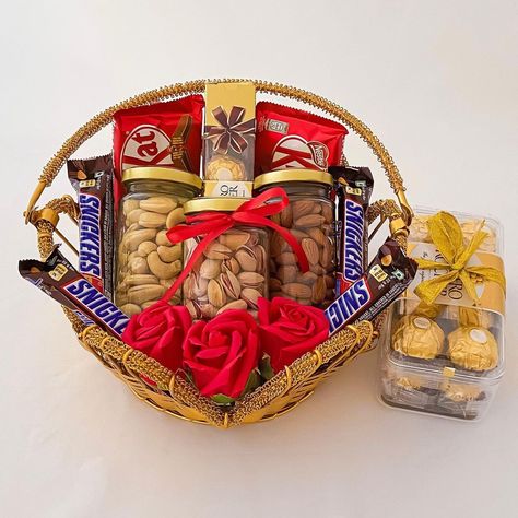 Candy Basket Ideas, Lohri Festival, Gifts Hamper, Snickers Chocolate, Diwali Gift Hampers, Chocolate Delivery, Apology Gifts, Feminine Urge, Ferrero Rocher Chocolates